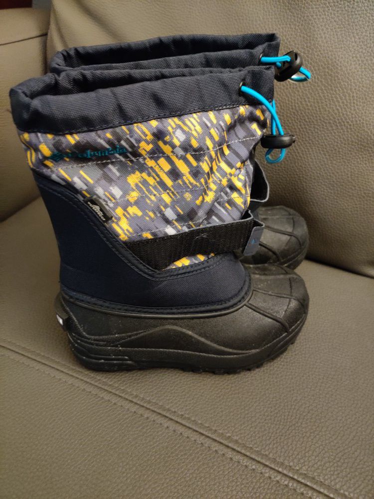 Columbia Snow Boots for kids, size 13. Were worn only once.