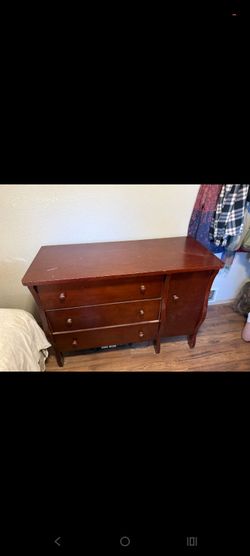 Dresser gently used 80$ OB