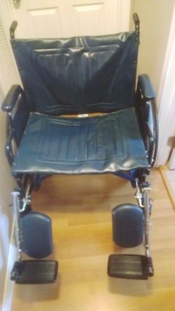 Extra Wide Seat Wheelchair with Elevaring Footrests
