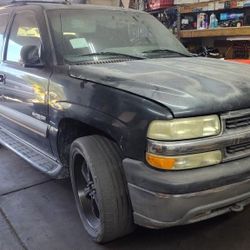 Parts ONLY off 03 Tahoe 4x4, Bad Engine, No Trans, Good, Body and Interior Parts.