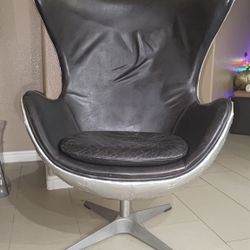 Excellent Condition Aviator Chair