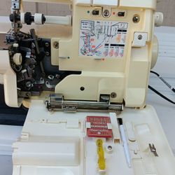  Bernina 2000DE serger sewing machine