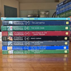 The Chronicles of Narnia 7 Book Set + Trivia Book