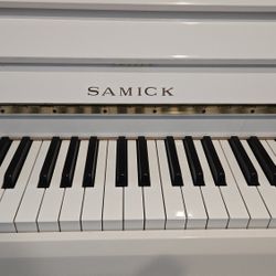 Moving Sale Piano For Beginners & Intermediate 