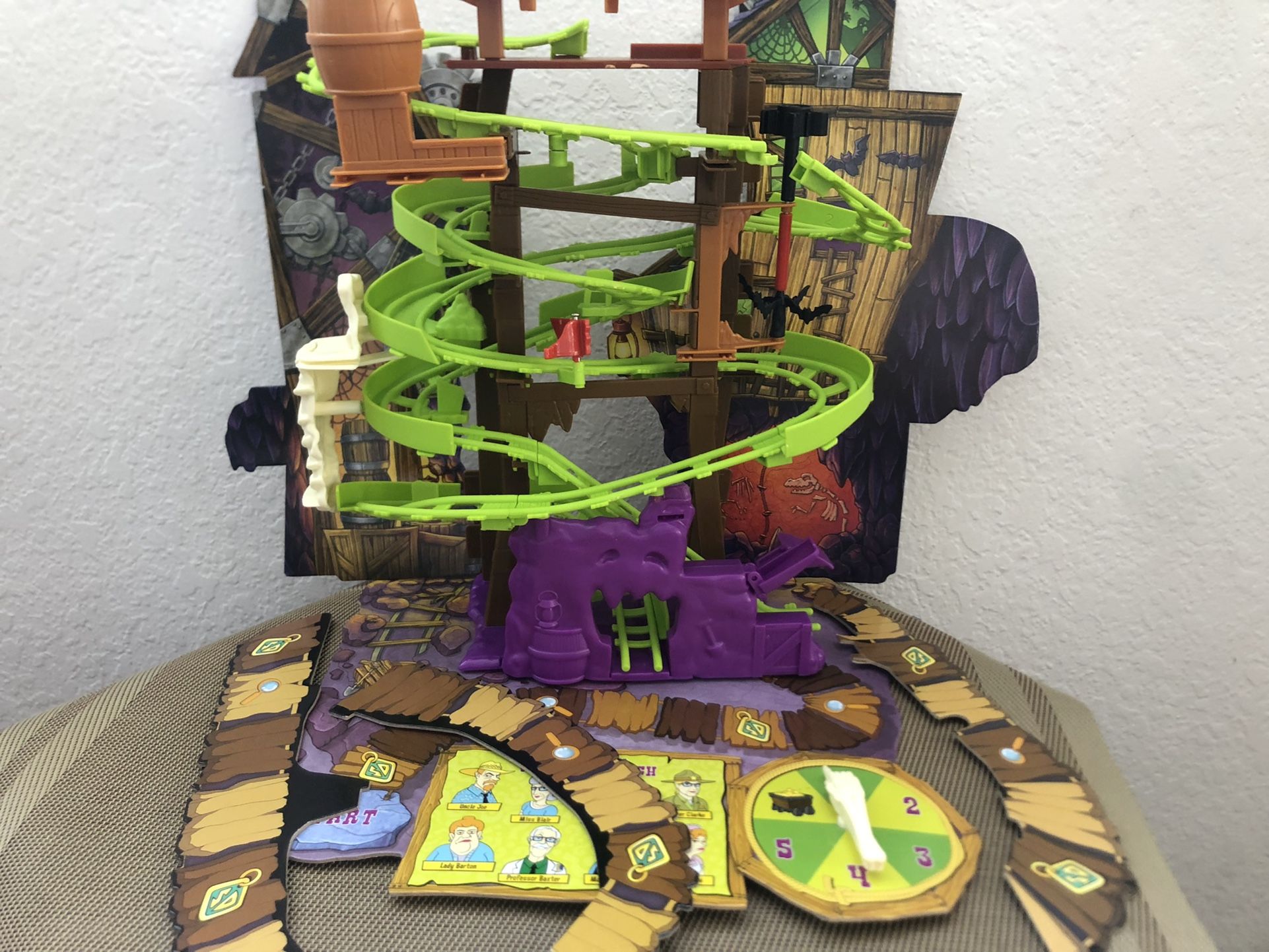2013 Pressman Scooby-Doo Mystery Mine Board Game