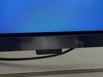 LG 43" 4K UHD Smart TV (Model 43UQ7590PUB) – Great Condition