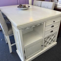 Antique White Counter height table w/4 Gray Chairs (floor model) 🛒No credit Check 🌟Make your Order Online