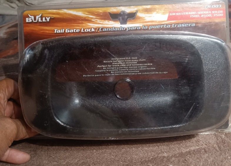 GMC/Silverado Tail Gate Whit Lock 