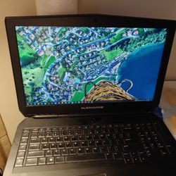 Alienware 17 R3 | 32GB RAM | 500GB SSD | Wi-Fi 6 | Desktop-Ready