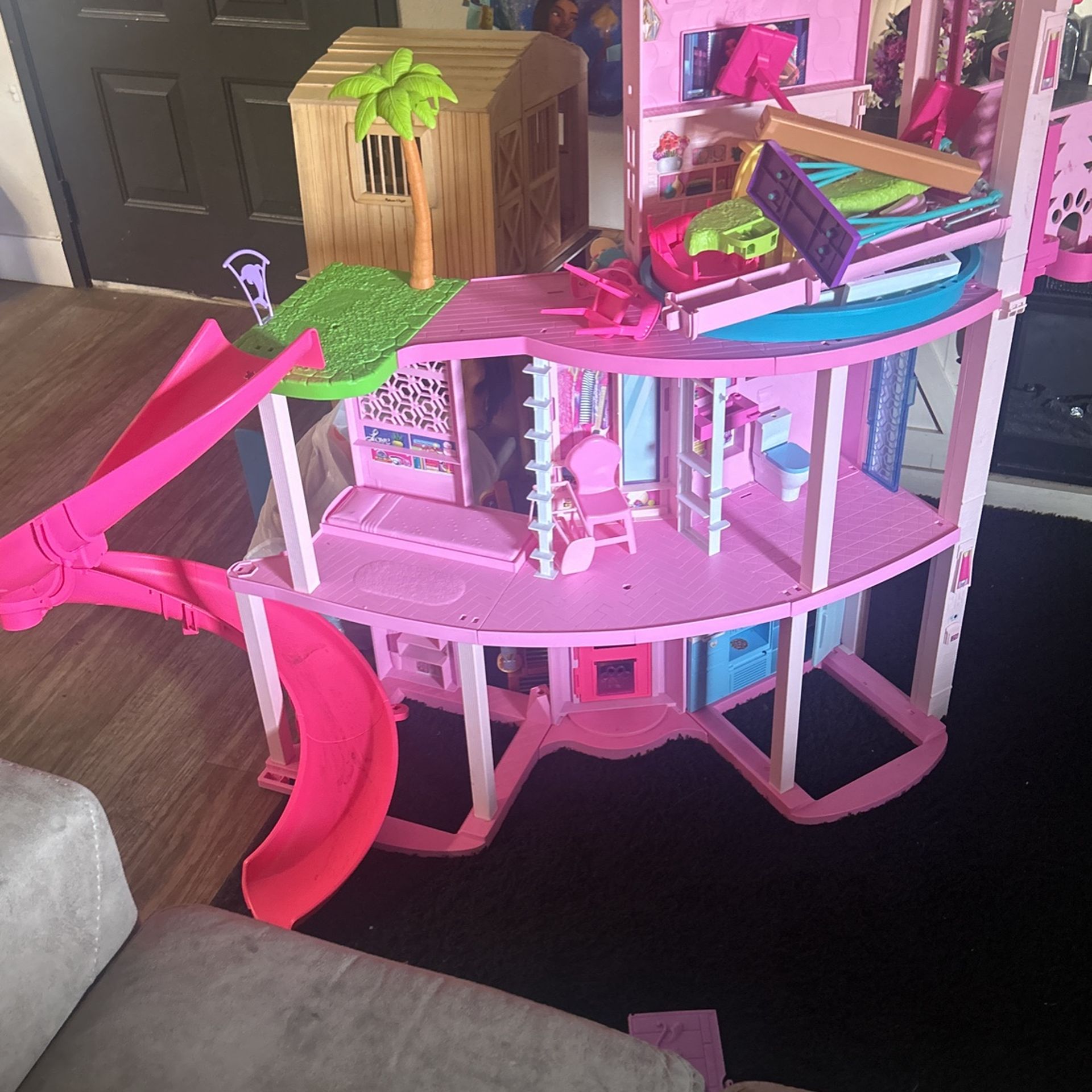 Barbie Dream House 