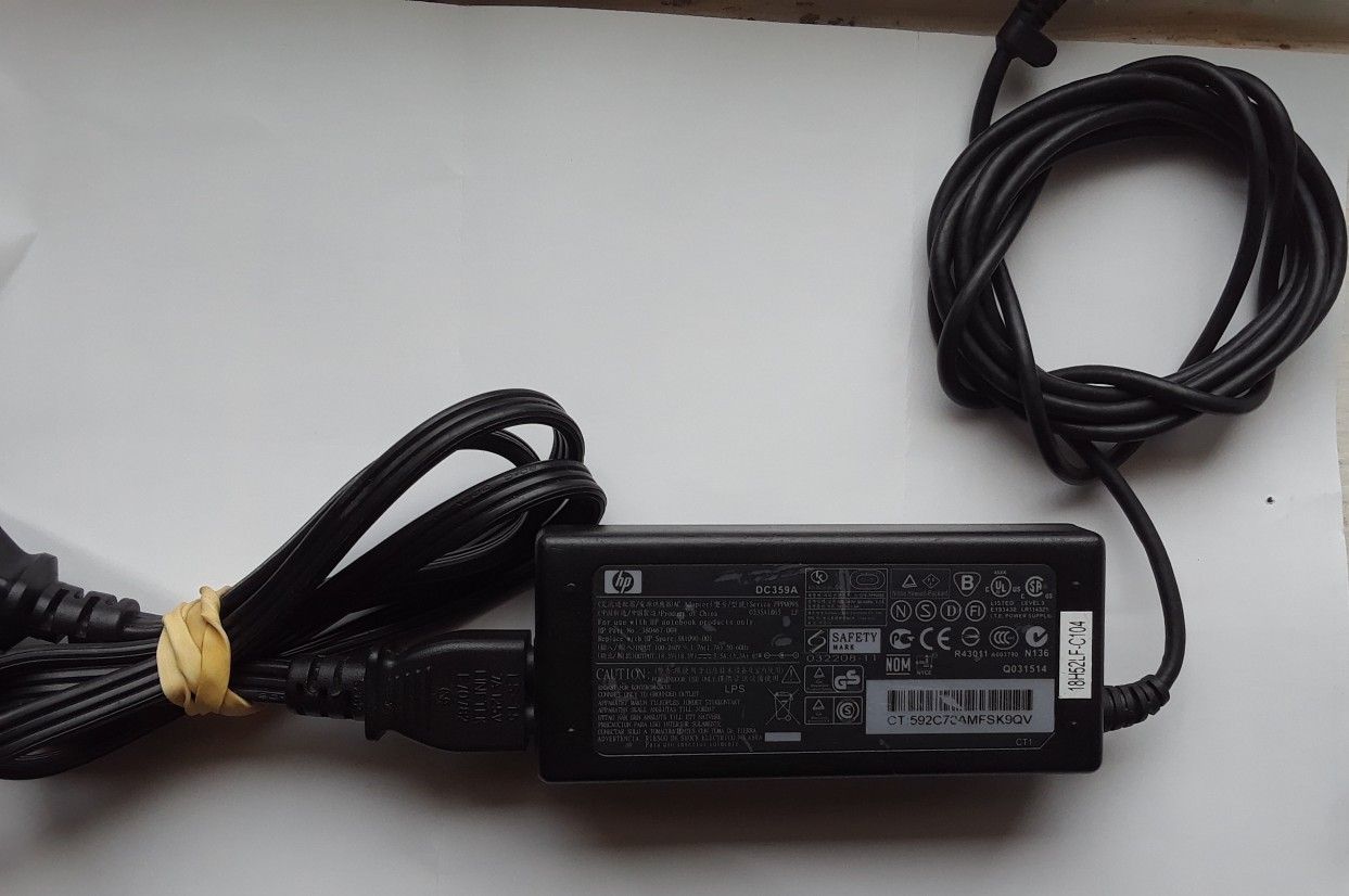 HP AC ADAPTER FOR LAPTOP