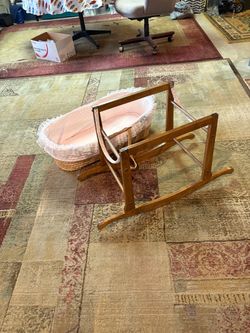 Baby Moses Basket with Wooden Rocking Stand