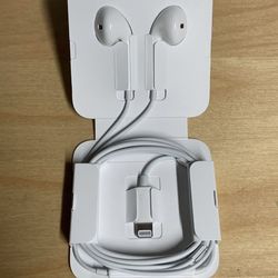 Brand New Apple iPhone Earphones Lightning Connector