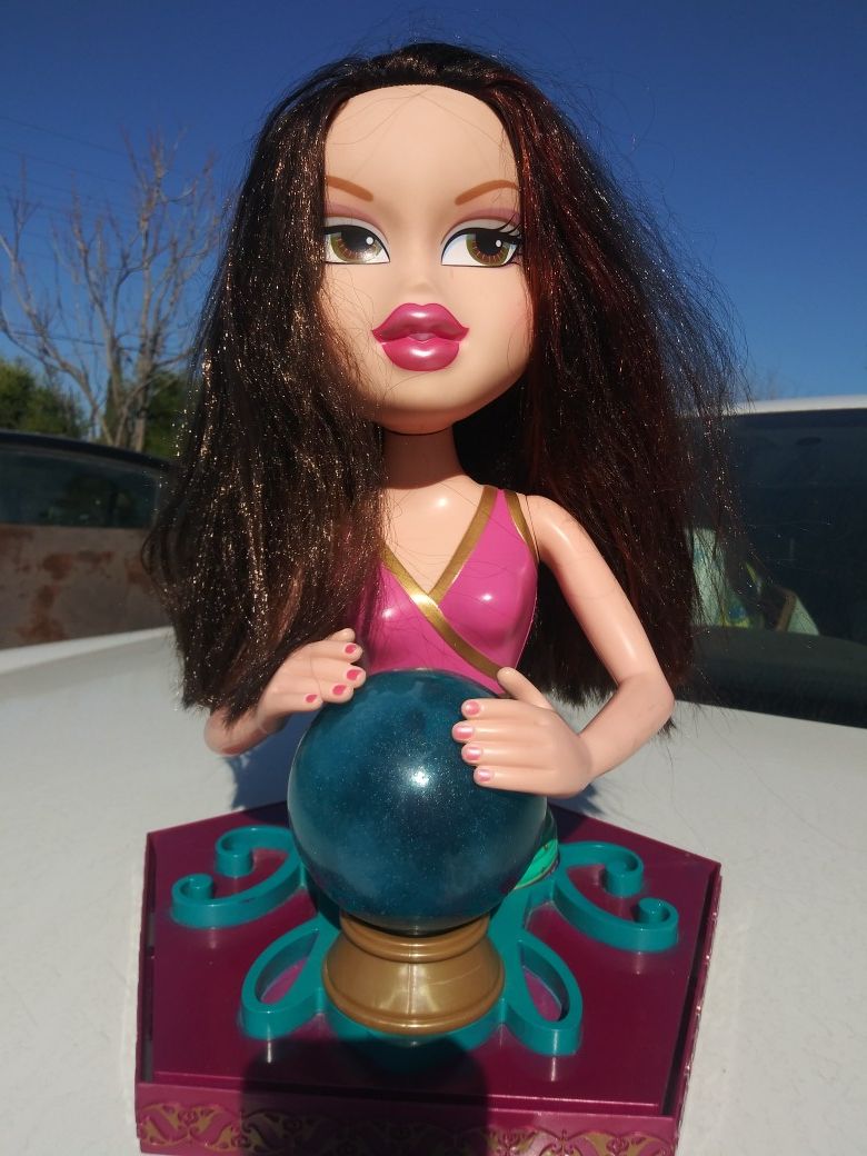 LARGE BRATZ GENIE MAGIC TALKING FORTUNE TELLER KATIA DOLL & CRYSTAL BALL