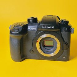 Lumix GH5 - Body only