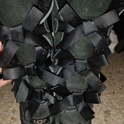 Girls Sz 3 black UGG  Bailey II boots with cute black ribbons in back. In good Condition