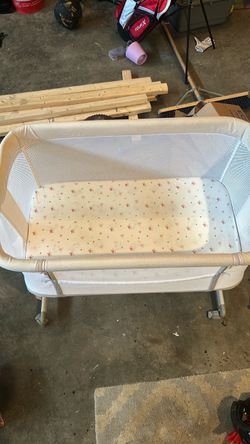 Bassinet and sheet