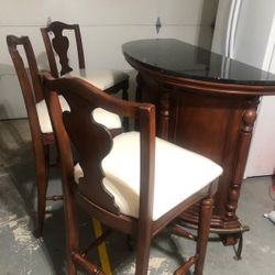 Freestanding Bar w/Stools