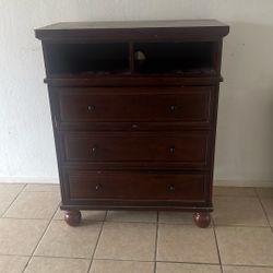 Pier One Tv/Dresser
