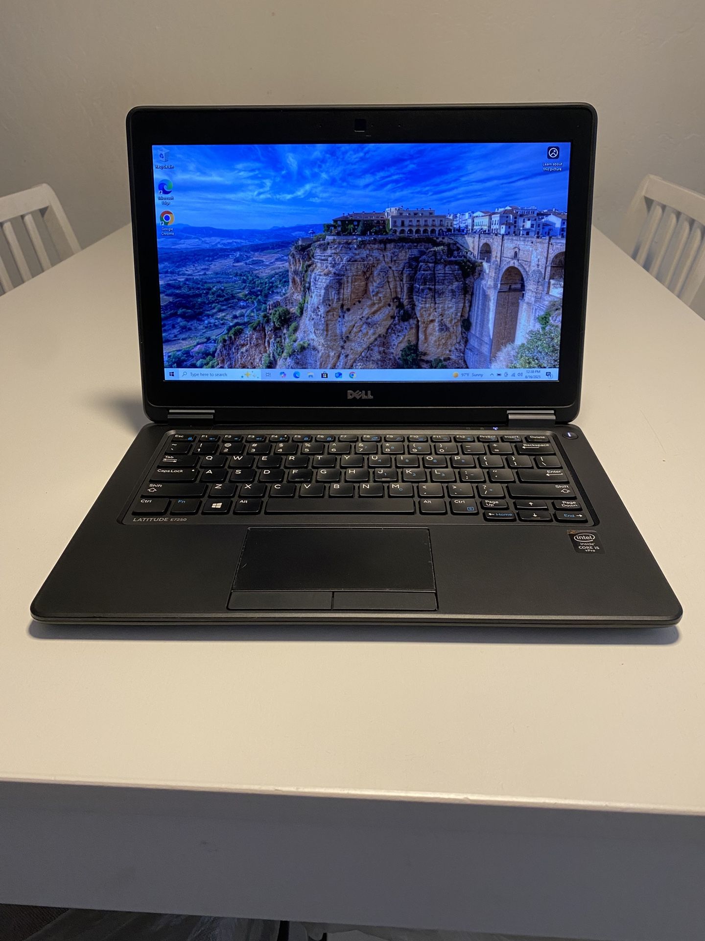 Dell Latitude E7250 Laptop 12.5-inch Intel Core i5 2.30 GHz  8GB RAM 240 GB SSD Windows 10 Pro. Microsoft office is installed. Nothing wrong. **NO TRA