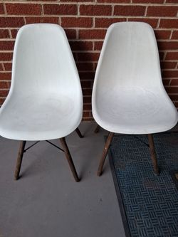 2 resin and wood leg chairs