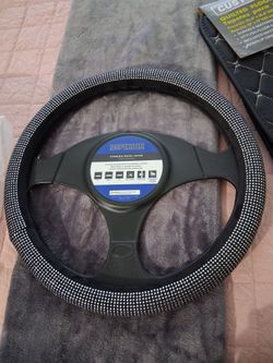 4 parck quilted floor mat and  steering wheel cover