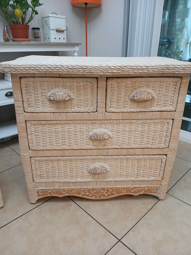 Nice 3 Pieces Wicker Furniture.