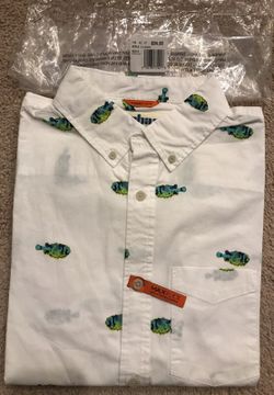 Kohl's Urban Pipeline Fitted Shirt - Size Medium - Men's White Shirt with (bluish, greenish, yellowish) Puffer Fish pattern