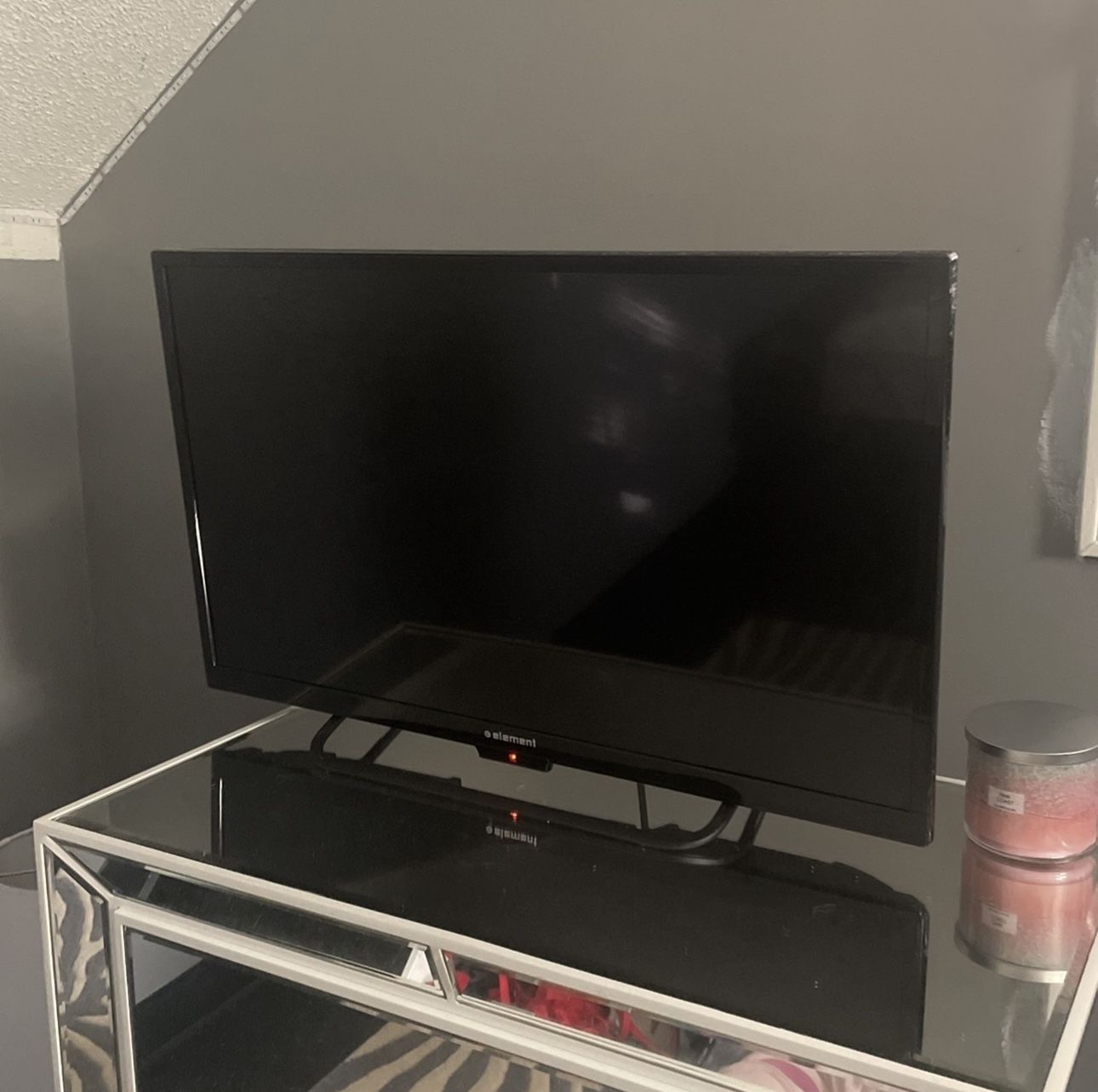 32in Smart Tv With Stand