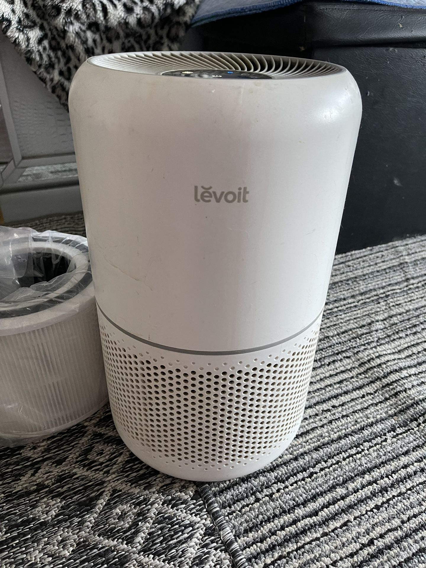LEVOIT AIR PURIFIER W/ extra brand new hepa filter $70 orig $99 19092 SEE SELLER PAGE LOTS OF ITEMS