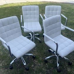 4 Desk Chairs 