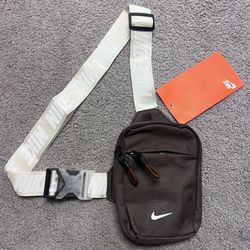 Nike Advance crossbody bag in dark gray