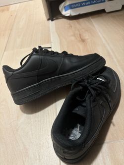 Size 6 women black Air Force