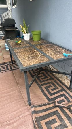 Free outdoor table