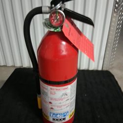 NEW, NEVER BEEN USED, "KIDDIE"  5LB CHEMICAL DRY FIRE EXTINGUISHER, SMALL PRICE TO PAY FOR BIG PIECE OF MIND!!!