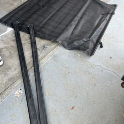 5 1/2 ft bed cover pick up trucks, (came off ford150)