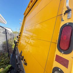 BOX TRUCK FORD E-350