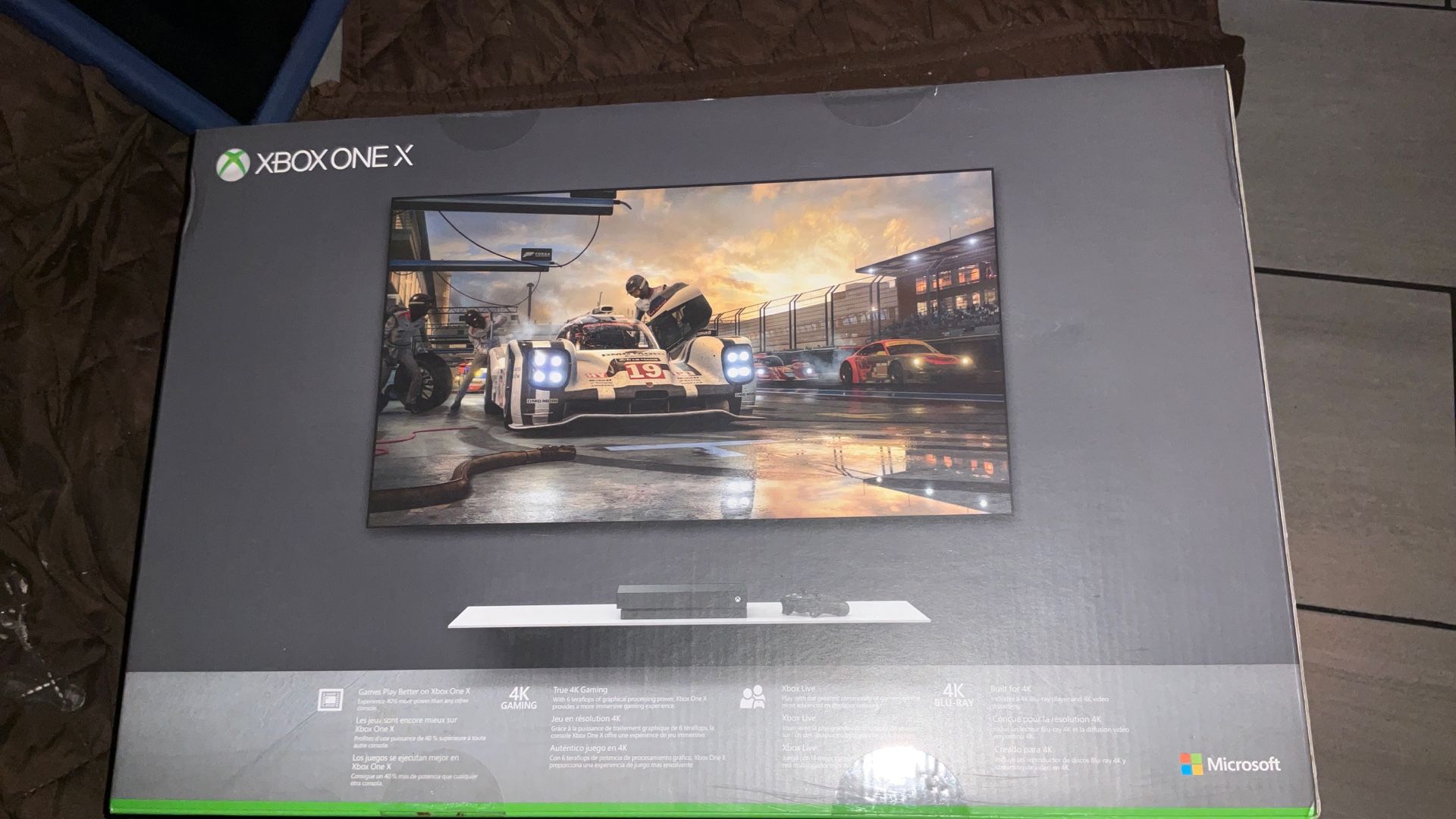X Box One X  1TB