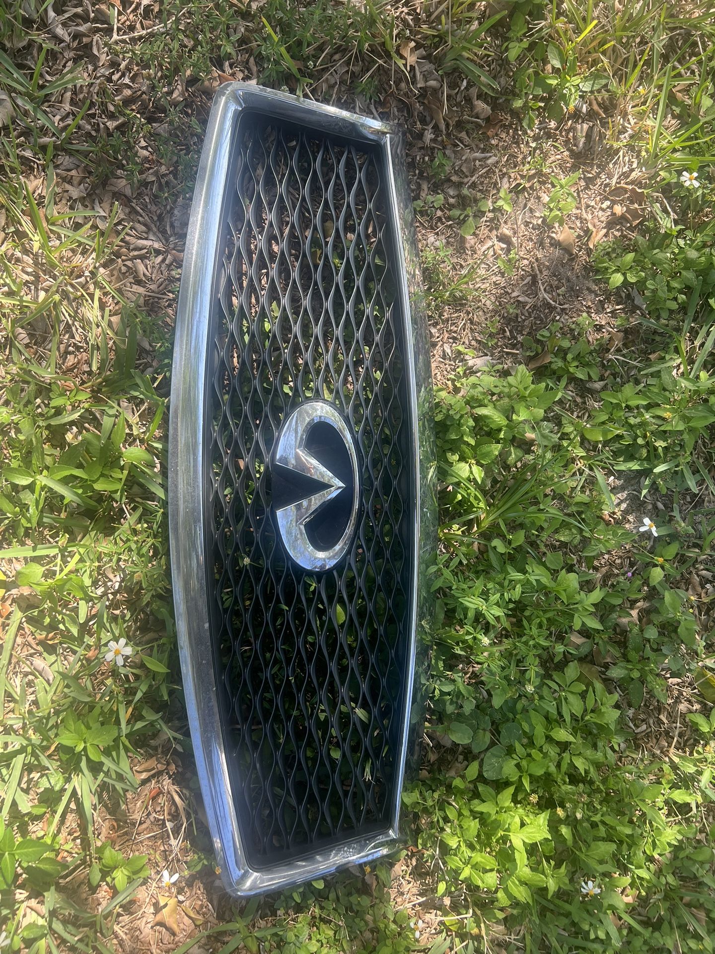 2015 Infiniti Q50 Front Grille