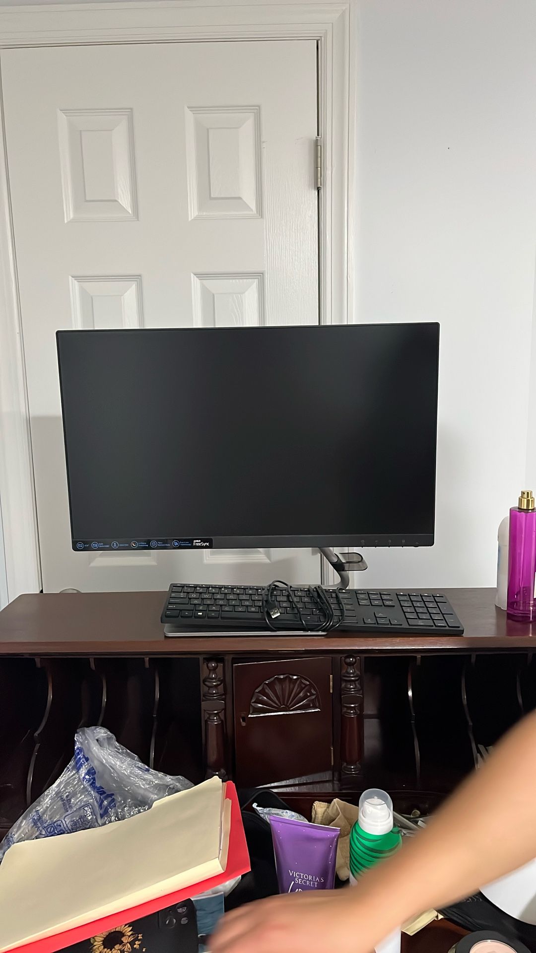 Monitor & Keyboard