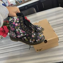 DR MARTEN FLORAL BOOTS