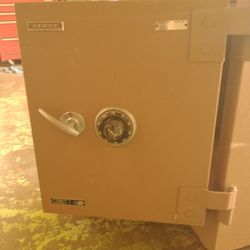 Heavy Duty Safe- Vintage 1960's. Class C