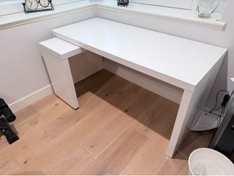 Corner desk