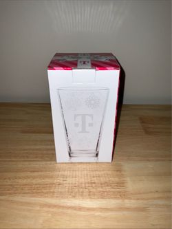 T-Mobile Tuesdays Christmas Holiday 16 oz Glass Cup Pint Glass New in Box