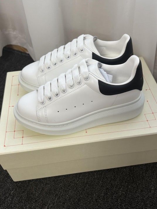 McQueen heightening shoes