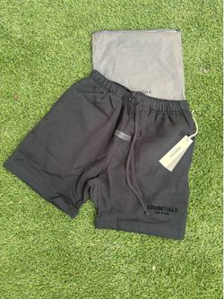 black essential shorts