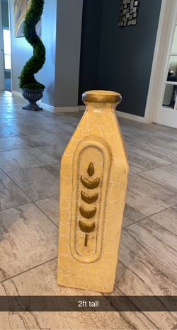 Ceramic decorative Vase