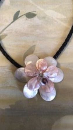 Mother pearl shell necklace 16’