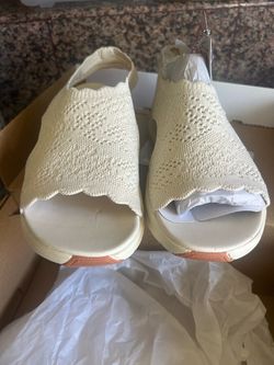 SKECHERS ARCH FIT sz6 NEW