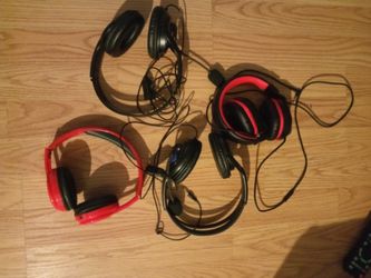 HEADPHONES I HAVE A COUPLE THAT I DON'T NEED ANYMORE I HAVE EXTRA BLUETOOTH, WIRE FOR GAMING OR MUSIC OR SCHOOL 10 DOLLARS EACH